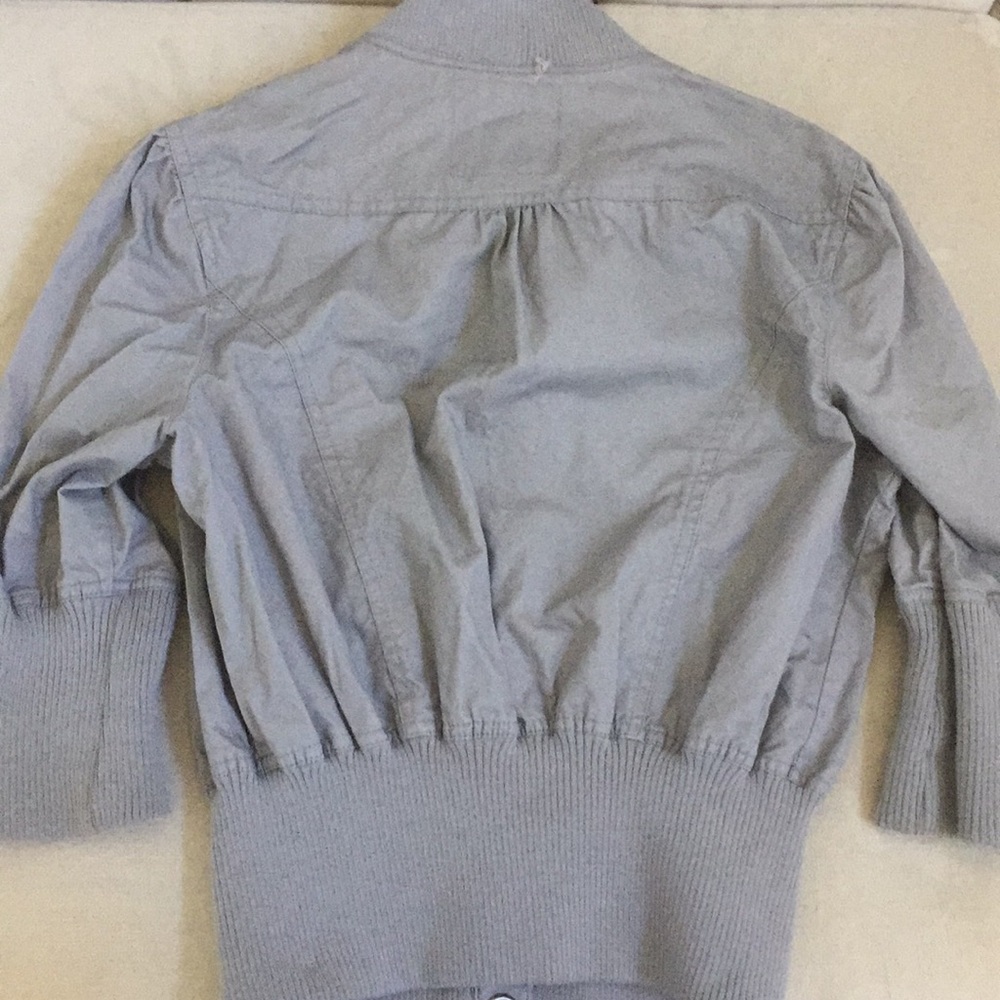 Gray jacket. - Picture 5 of 8